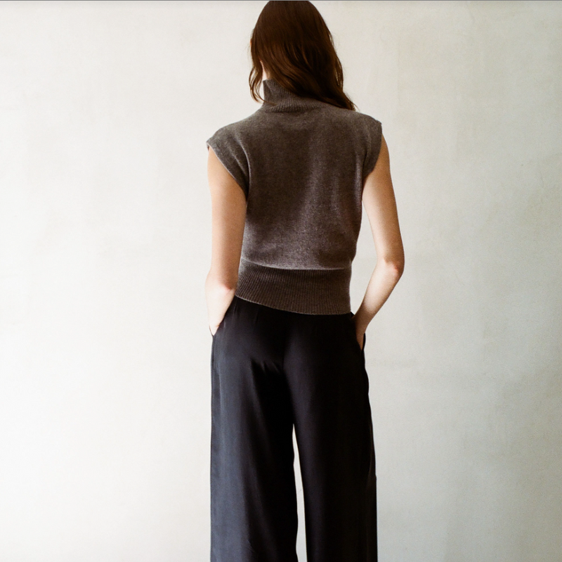 Dark Mocha Cashmere  sleeveless Turtleneck Vest by A.Ren. Back view