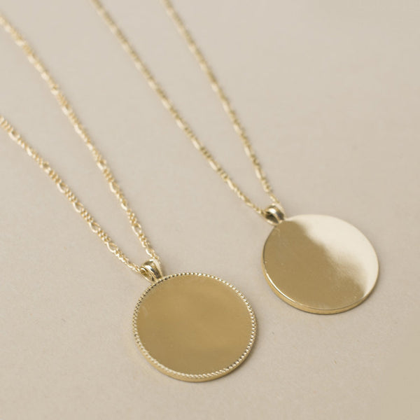 Gold pendant maris necklace