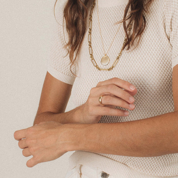 Women wearing gold pendant maris necklace